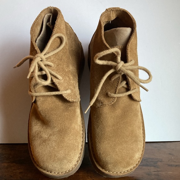 American Eagle Outfitters Shoes - LIKE NEW! American Eagle Outfiters Nubuck/Suede Leather Chukka Boots Women’s 8